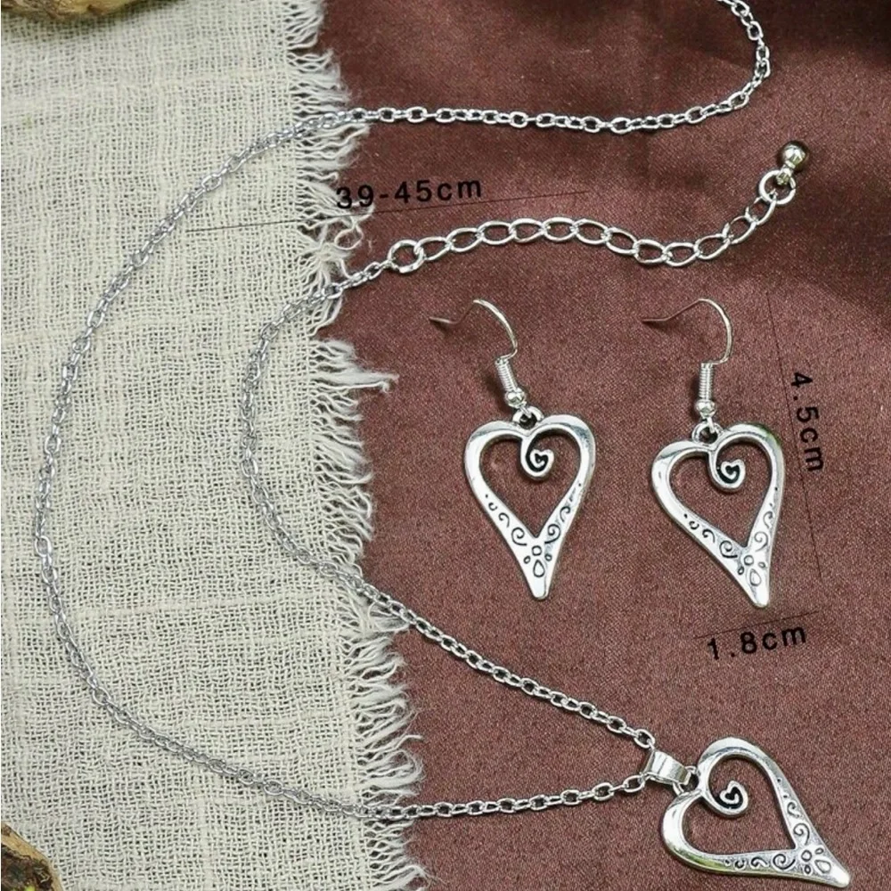 💙Hollow out heart pendant necklace & drop earrings. - Picture 4 of 5